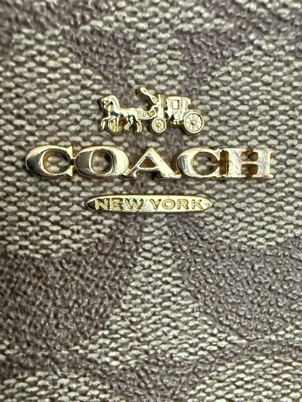 Coach Signature camera crossbody bag in brown monogram canvas with vibrant pink - Picture 6 of 17